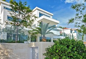 Beachfront Villa Seven Sins with Pool