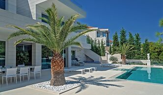 Beachfront Villa Seven Sins with Pool