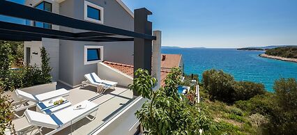 Beachfront Villa Azzurro With Pool