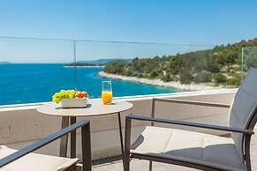 Beachfront Villa Azzurro With Pool