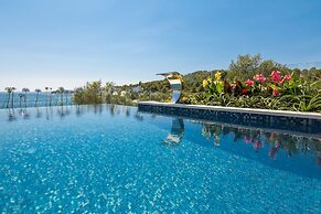 Beachfront Villa Azzurro With Pool