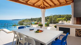 Beachfront Villa Azzurro With Pool