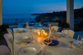 Beachfront Villa Azzurro With Pool