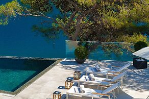 Luxury Villa Silent with Infinity Pool