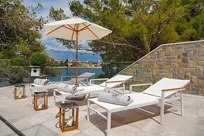 Luxury Villa Silent with Infinity Pool