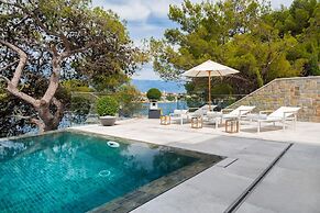 Luxury Villa Silent with Infinity Pool