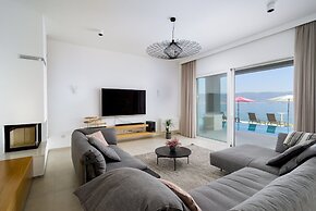 Beachfront Villa Grey Martini with Pool