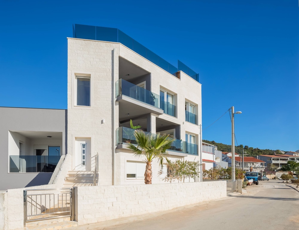Beachfront Villa Seashell with Pool