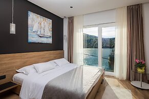 Beachfront Villa Seashell with Pool