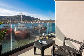 Beachfront Villa Seashell with Pool