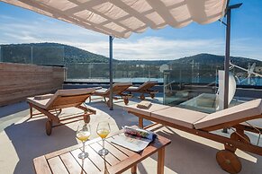 Beachfront Villa Seashell with Pool