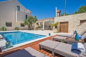 Luxury Villa Dolce Vita with Pool