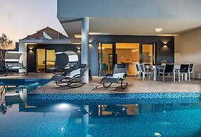 Villa Primavera with Swimming Pool