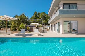 Luxury Villa Romeo with Heated Pool