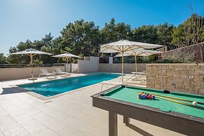 Luxury Villa Juliet with Heated Pool