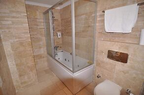 Gold City Apartment