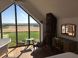 Horizon Barn