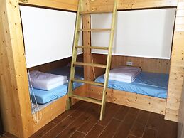 Hello Inn - Hostel