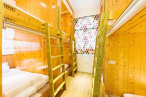 Hello Inn - Hostel