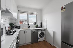 Heart of Ormond Apartment  by Ready Set Host