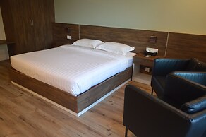 Airport Avenue Hotel