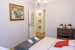 Golden Center Apartment