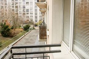 Golden Center Apartment
