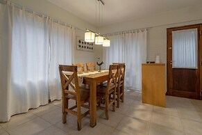 Valeria House Apart