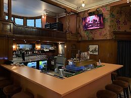 QBEDS Hostel