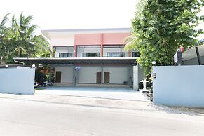 OYO 732 Juthamas Hotel