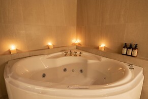 YU Hotel Candolim