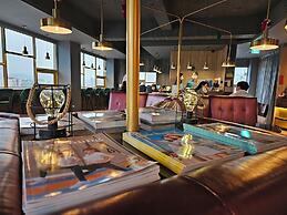 Modern Inn