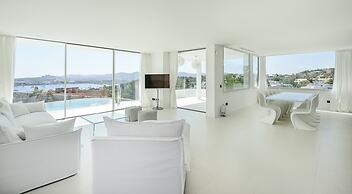 Villa Triple X