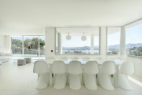 Villa Triple X