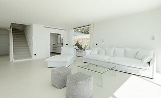 Villa Triple X