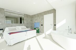 Villa Triple X