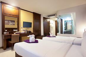 Supicha pool access hotel