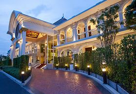 Supicha pool access hotel