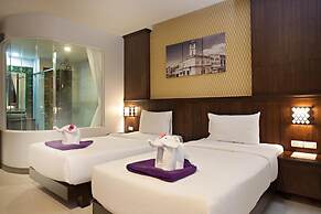 Supicha pool access hotel