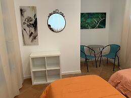 House and Rooms in Lisbon