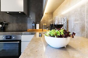 Marques De Pombal Duplex With Terrace By Homing