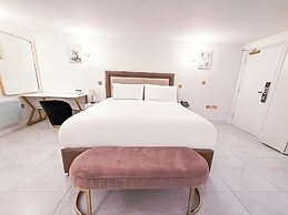 The Hadley Hotel