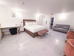 The Hadley Hotel