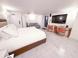 The Hadley Hotel