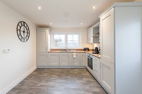 Stylish & Modern 3 Bedroom Home