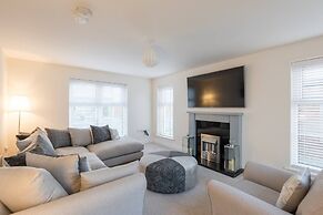 Stylish & Modern 3 Bedroom Home