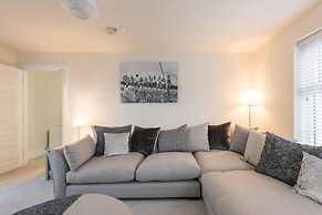 Stylish & Modern 3 Bedroom Home
