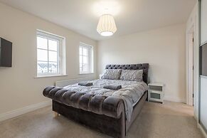 Stylish & Modern 3 Bedroom Home