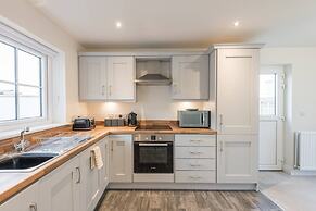Stylish & Modern 3 Bedroom Home