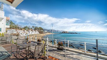 Namhae Lounge 32 Resort B